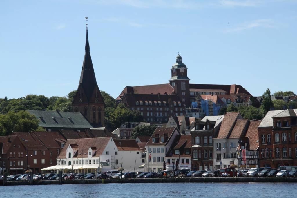 Gemuetliche Haushaelfte Mit Garten Und Terrasse Flensburg Dış mekan fotoğraf