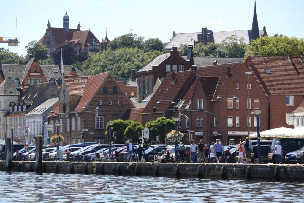 Gemuetliche Haushaelfte Mit Garten Und Terrasse Flensburg Dış mekan fotoğraf